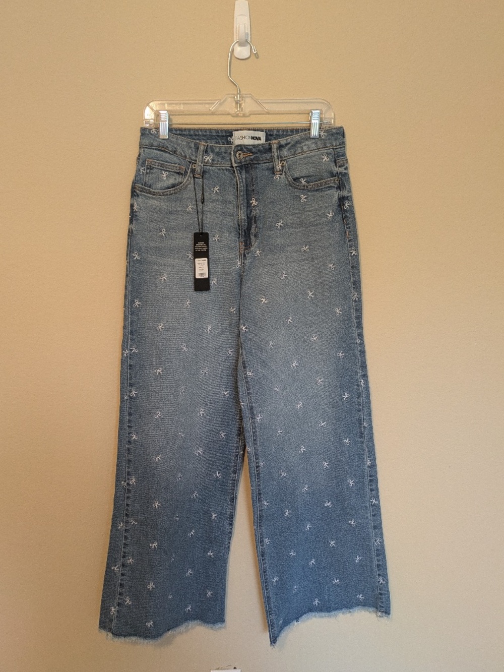 NWT Fashion Nova Embroidered Bow Pattern Wide-Leg Jeans